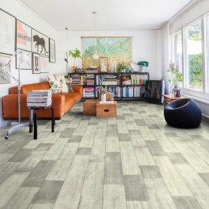 Sol vinyle First imitation parquet vintage blanchi dans salon décor coloré