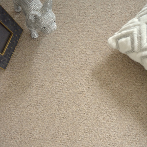 Revêtement laine bouclée Killoo Grège avec texture confortable dans un espace nuit apaisant