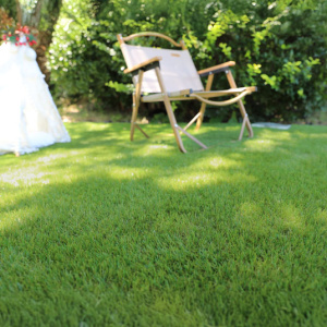 Fauteuil en bois sur Gazon synthétique Home 40 mm, verdure parfaite pour jardin zen