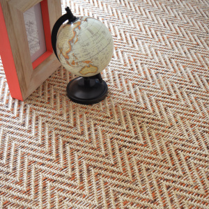 Moquette tissé plat Java Chevron Nature avec motif chevron en perspective et décoration intérieure
