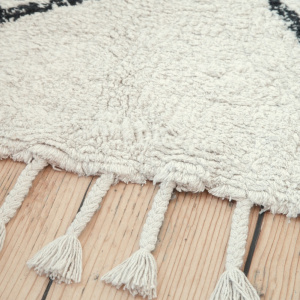 Tapis style Berbère avec franges - Arrow blanc cassé - tranche