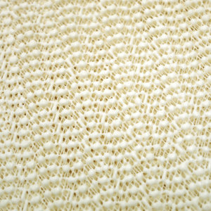 Détail maille antidérapante pour tapis, texture ajourée pour adhérence et maintien efficace