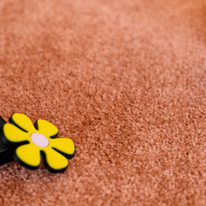 Moquette ultra douce Kawaii - Corail avec fleur décorative sur velours au toucher exceptionnel