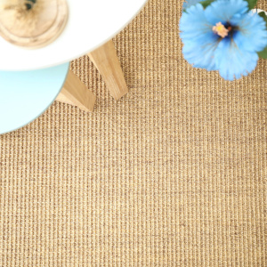 Moquette sisal naturelles Cuba Orge dans une pièce de vie lumineuse à l’ambiance apaisante