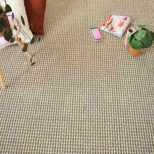 Tapis sur mesure Laine et sisal Caloundra grosses boucles beige - vue de loin