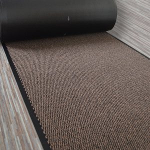 Tapis paillasson d’entrée marron en rouleau, pose intérieure ou extérieure, usage intensif