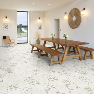 Dalle vinyle - Gerflor Senso Unik - Nomade dans une salle à manger lumineuse avec grande table en bois