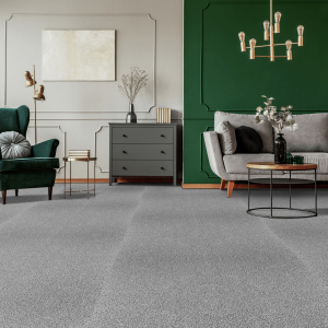Moquette velours Feelings Balsan Gris Écume 940 dans salon contemporain avec mobilier design