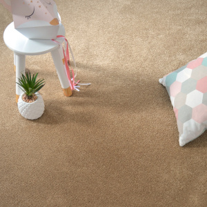 Moquette chambre ou salon Select Marron cuivré avec ambiance naturelle et surface velours