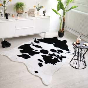 Tapis peau de bête - Imitation vache Holstein - Noir et blanc - Ambiance Salon