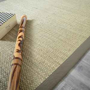 Tapis Jonc de mer Kalapa fin panama ganse coton taupe - Vue de loin