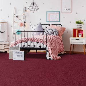 Moquette chambre Lumicolor Rouge bordeaux dans un intérieur apaisant et naturel