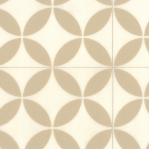 Détail du sol vinyle Prestige Batitec - Magali T34 avec motifs géométriques beige et crème formant un décor répétitif