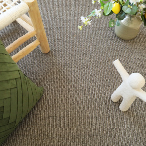 Ambiance chaleureuse avec le sol en sisal Terralys haut de gamme argile, ultra résistant