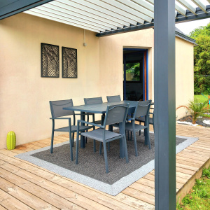 Tapis imitation fibres naturelles intérieur et extérieur Provence anthracite - terrasse