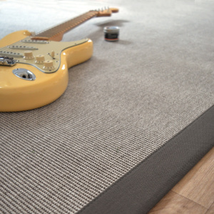 Tapis intérieur / extérieur Mahé silver ganse anthracite - vue de près