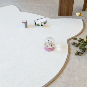 Tapis Miaou - Chat Kawai - Blanc doux, silhouette décorative de chat aux courbes douces et arrondies