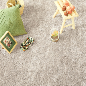 Moquette épaisse Back70 Shaggy beige dans ambiance rétro chaleureuse et naturelle