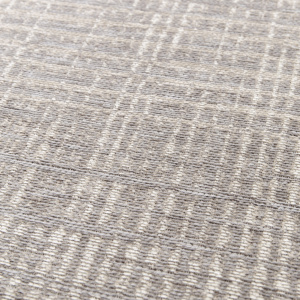 Tapis souple en tissu chenille recyclé Gaspard crème et grège - gros plan