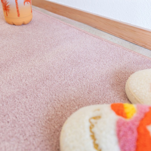 Tapis sur mesure ultra doux Kawaii - Rose poudré avec fibres résistantes adaptées aux usages résidentiels intensifs