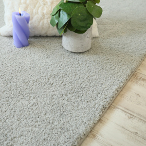 Tapis Cocoon gris galon gris clair - chambre