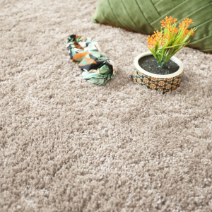 Tapis épais Back70 Shaggy beige, texture chaleureuse idéale pour salon ou chambre