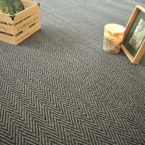 Sisal Maya Chevron Anthracite texture chevron naturelle et résistante