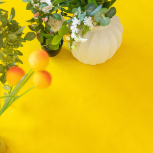 Moquette Stand Event - Jaune mettant en valeur une scénographie colorée et accueillante