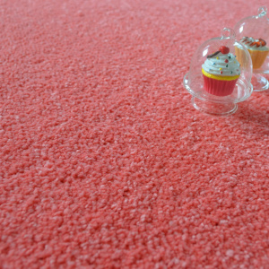 Moquette Manège Rose bonbon avec objet déco dans ambiance pastel épurée