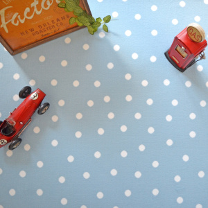 Moquette enfant pois Bleue avec voiture jouet, revêtement confortable