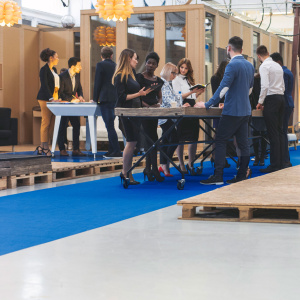 Moquette Stand Expo filmée Bleu azur - Idéale pour un usage temporaire en intérieur ou extérieur 