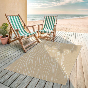 Tapis Riviera beige et crème, déco terrasse bord de mer avec transats