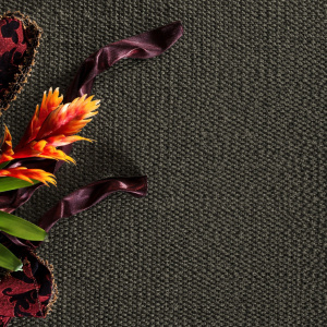 Revêtement de sol sisal anthracite tissé 1/2 Panama, rendu profond et contemporain