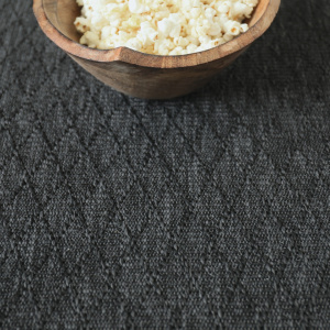 Revêtement de sol Timika Gris ardoise avec tissage géométrique et détail matière élégant