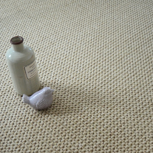 Tapis sur mesure Laine et Sisal Albury grosses boucles grège - vue de près