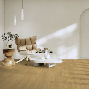 Lame vinyle - Gerflor Senso Unik - Madera miel dans un salon minimaliste baigné de lumière naturelle