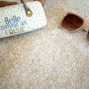 Dalle moquette velours Flexi Home beige, surface textile douce et lumineuse