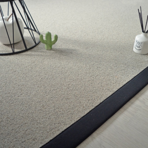 Tapis pure laine Killoo gris ganse coton noir - Tranche