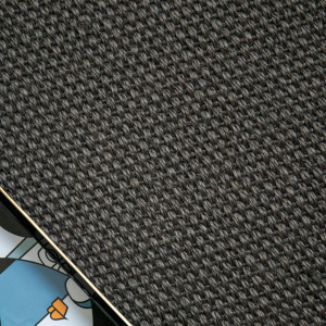 Tapis sur mesure Tulum fibre naturelle anthracite en sisal tissage 1/2 Panama, texture végétale brute et graphique