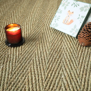 Tapis Assam chevron ganse grise, tissage naturel pour intérieur tendance et doux