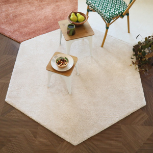Tapis de salon design hexagonal Touch - Beige clair - vue de loin
