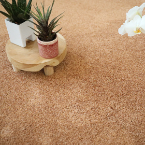 Sol textile épais Re-life Rouille terracotta créant une atmosphère douce dans un coin détente