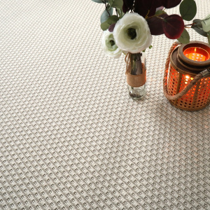 Moquette tissé plat Natté Sumatra Blanc avec texture serrée et motif géométrique discret