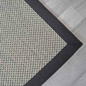 Tapis sisal Kidara nuage ganse coton noire - Coin