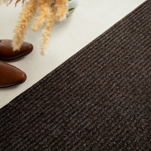 Tapis antisalissures marron, moquette d’entrée robuste et sobre