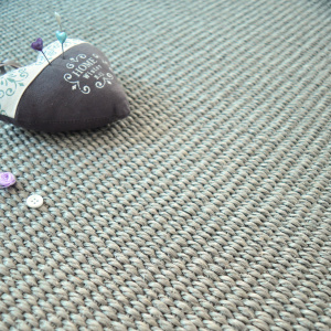 Tapis Sisal Quintana gris ganse coton vert de gris - vue de près