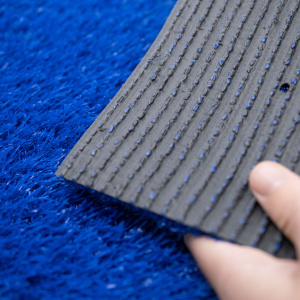 Vue gros plan du support du gazon Expo certifié GRS - bleu