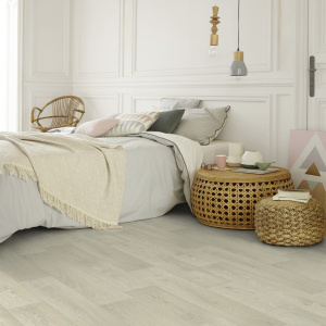 Sol PVC Best - Imitation parquet Bois Blanchi dans une chambre lumineuse