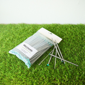 Sac de 100 clous à tête verte pour fixer du gazon synthétique sur sol meuble