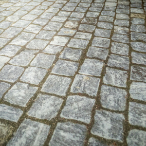 Moquette Stand imprimée Pavés anciens – motif réaliste pour scénographie et décoration événementielle